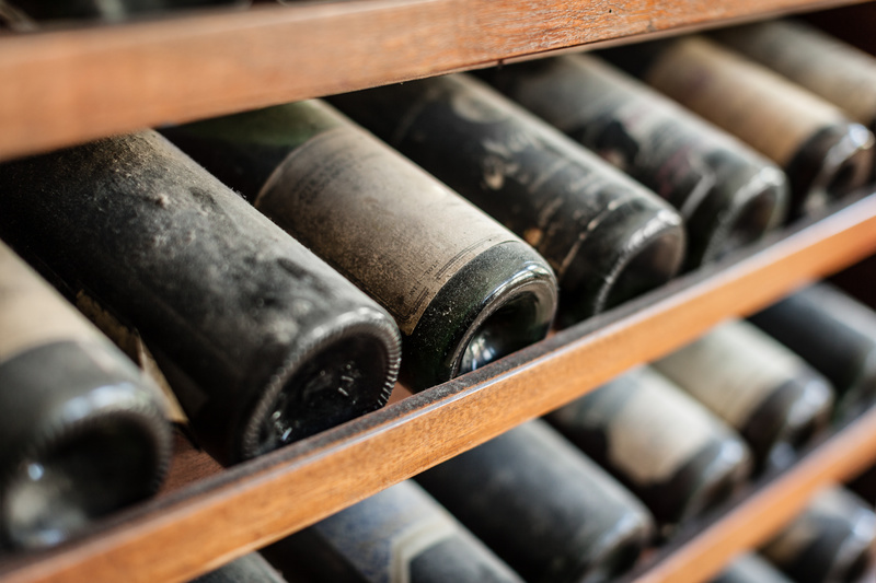 vieux millésimes, vins vieux, vins vieux prêts à boire, vieille bouteille vin